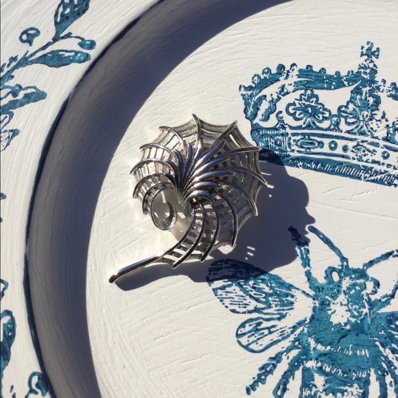 Vintage Monet Brooch - Picture 3 of 6